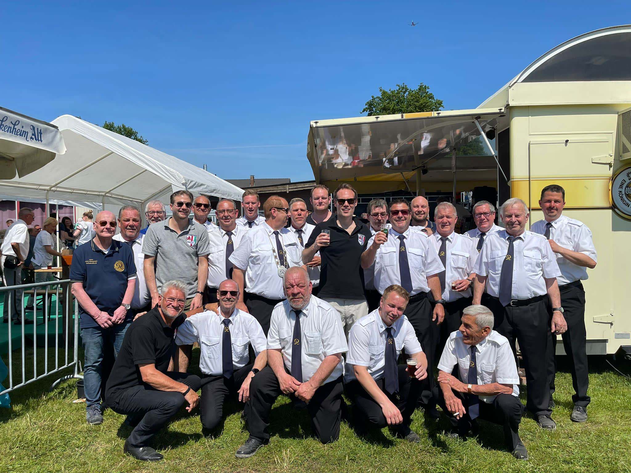 Gruppenfoto mit der Reserve-Tiefenbroich